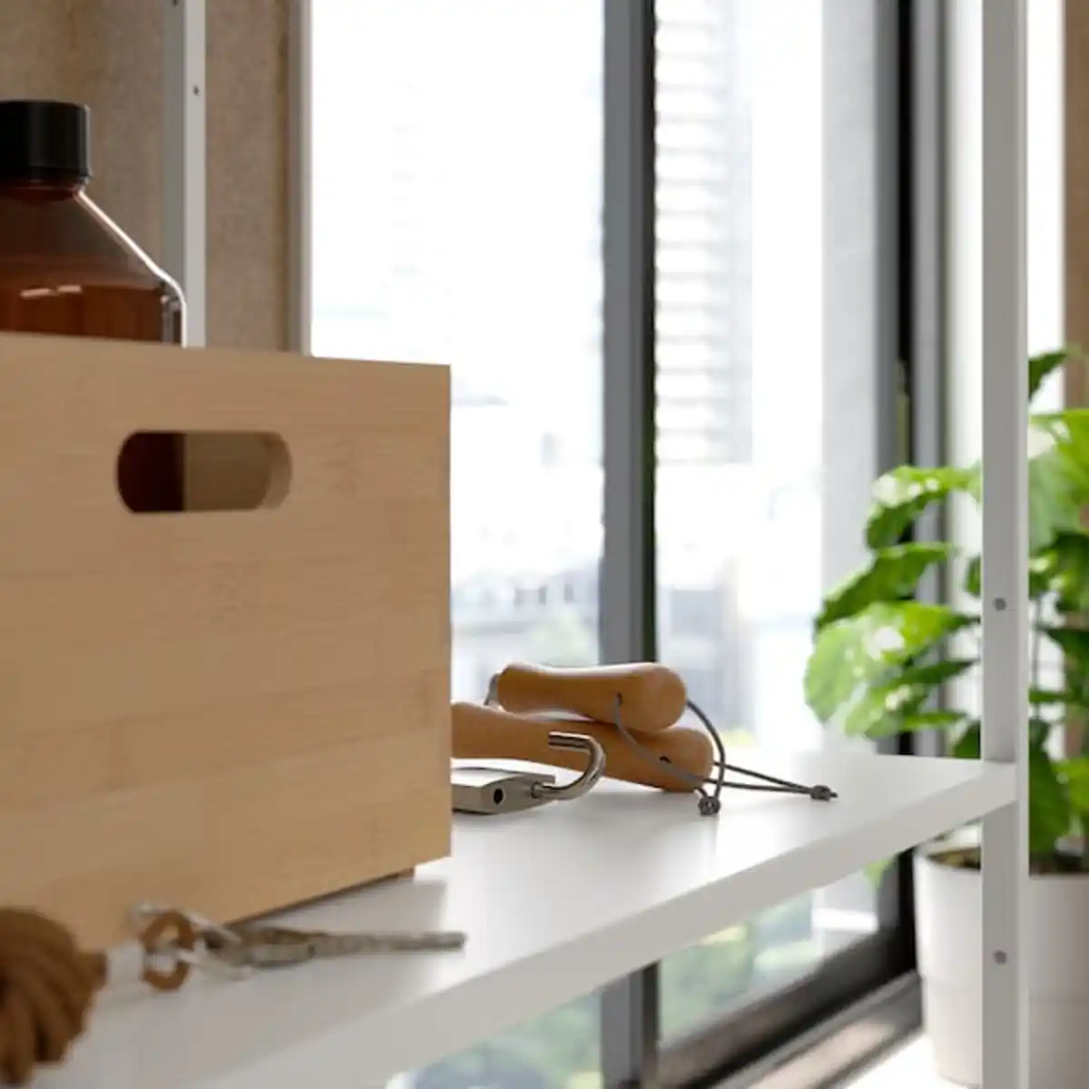 Bild 3 von JOSTEIN Regal mit Türen, drinnen/draußen/weiß 182x44x180 cm