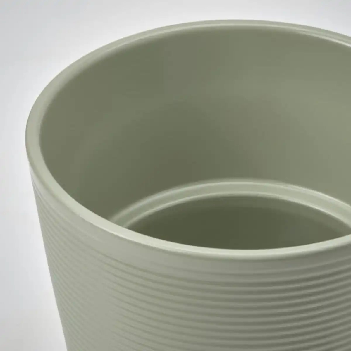 Bild 2 von BROKSPIREA Übertopf, hellgrün 9 cm