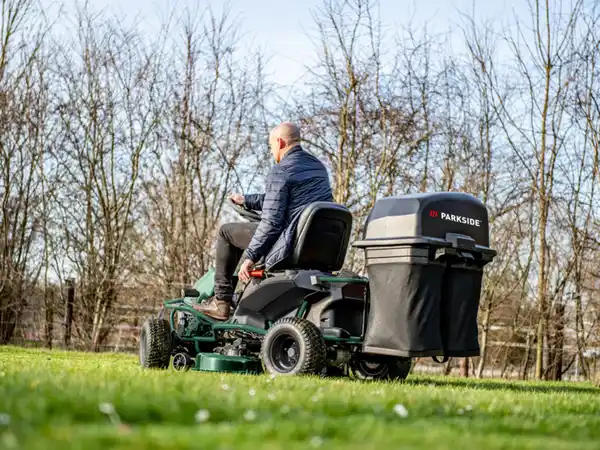Bild 2 von PARKSIDE® 48 V Akku-Aufsitzrasenmäher »PAAM 48 A1 1«, mit Hinterradantrieb, 3000 m²