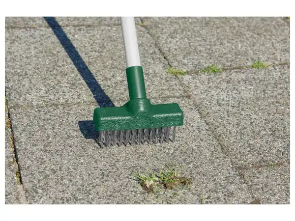 Bild 4 von PARKSIDE® Unkrautbürsten-Set / Unkrautstecher