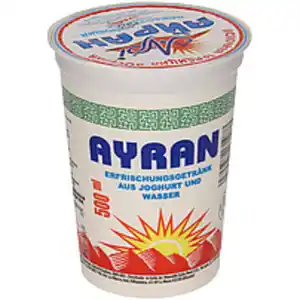 Erfrischungsgetränk aus Joghurt und Wasser "Ayran"