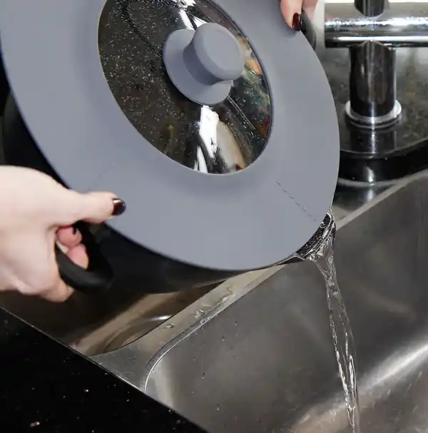 Bild 2 von Universal Glasdeckel, mit Silikonrand, für 16/18/20/22/24/26/28 cm