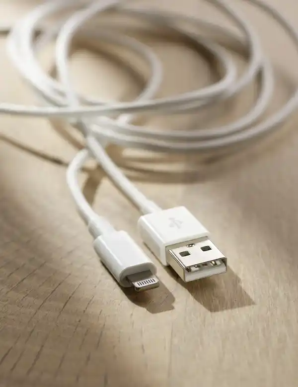 Bild 3 von IDEENWELT Best Basics Lade- und Datenkabel USB-A auf Lightning