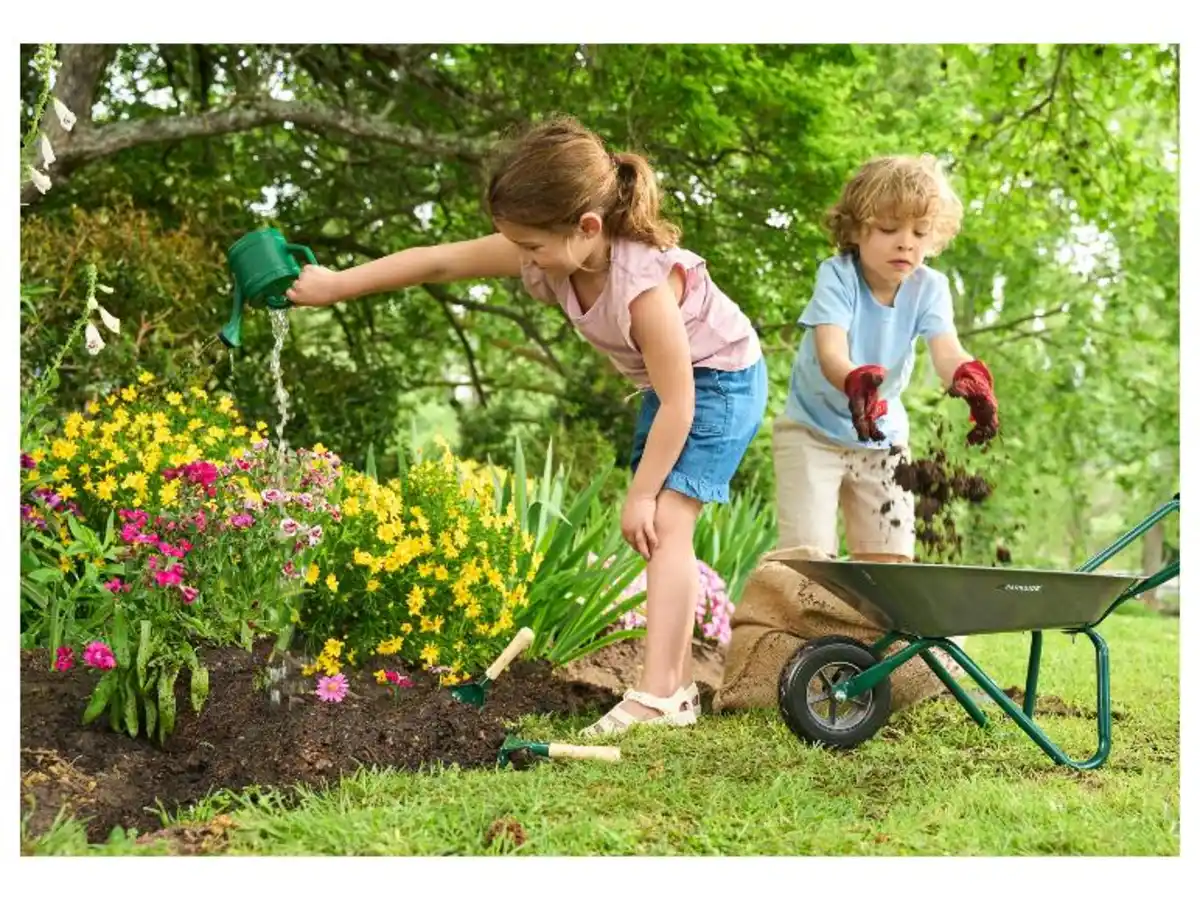 Bild 2 von Playtive Schubkarre mit Gartenwerkzeug, 7-teilig