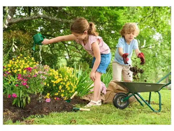 Bild 2 von Playtive Schubkarre mit Gartenwerkzeug, 7-teilig
