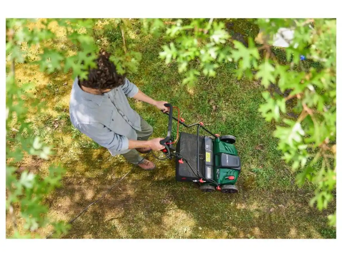 Bild 2 von PARKSIDE® 2-in-1 Elektro-Vertikutierer und Rasenlüfter »PELV 1800 A1«, mit 4-stufiger Tiefeneinstellung