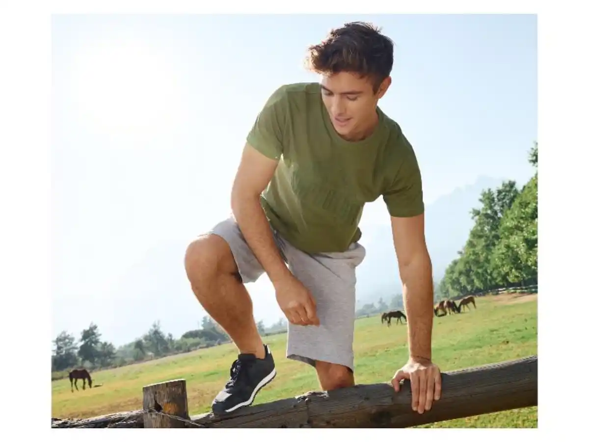 Bild 3 von LIVERGY® Herren Bermudas, leger geschnitten