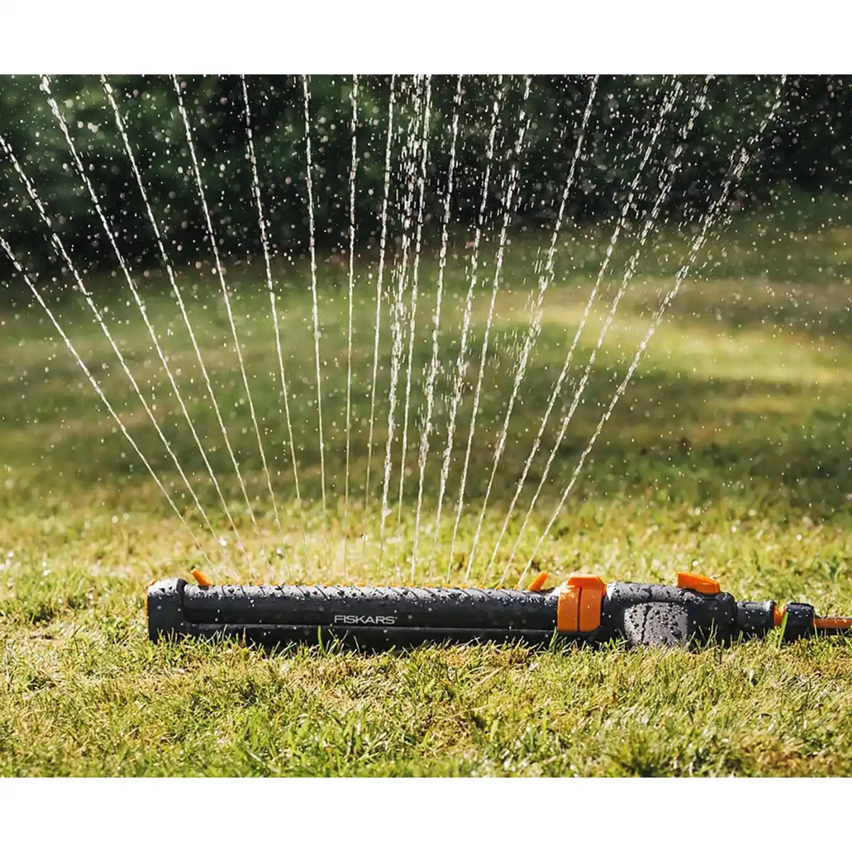 Bild 2 von Fiskars Viereckregner Oszillierender Sprinkler On/Off
