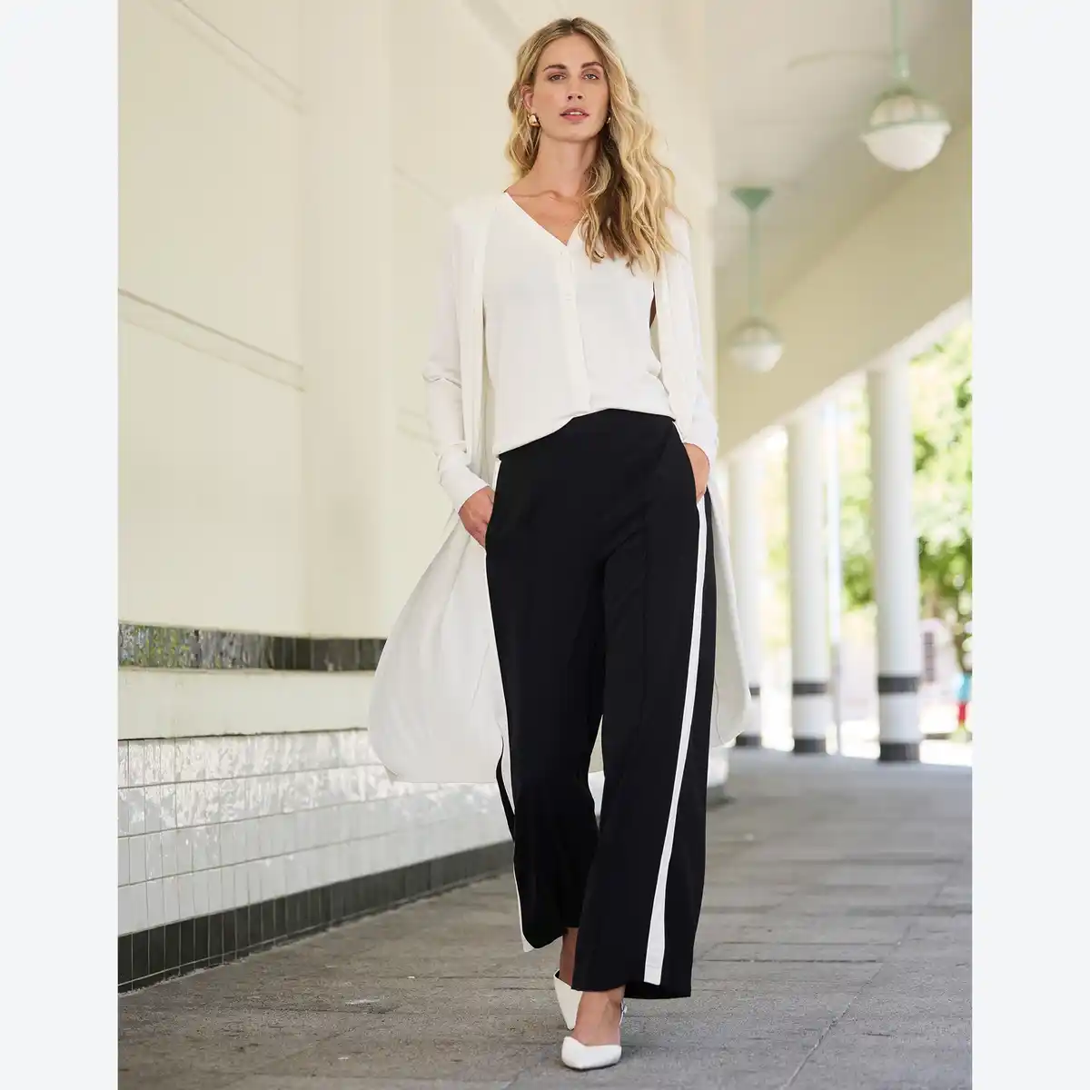 Bild 1 von Damen-Feinstrickjacke in langem Design