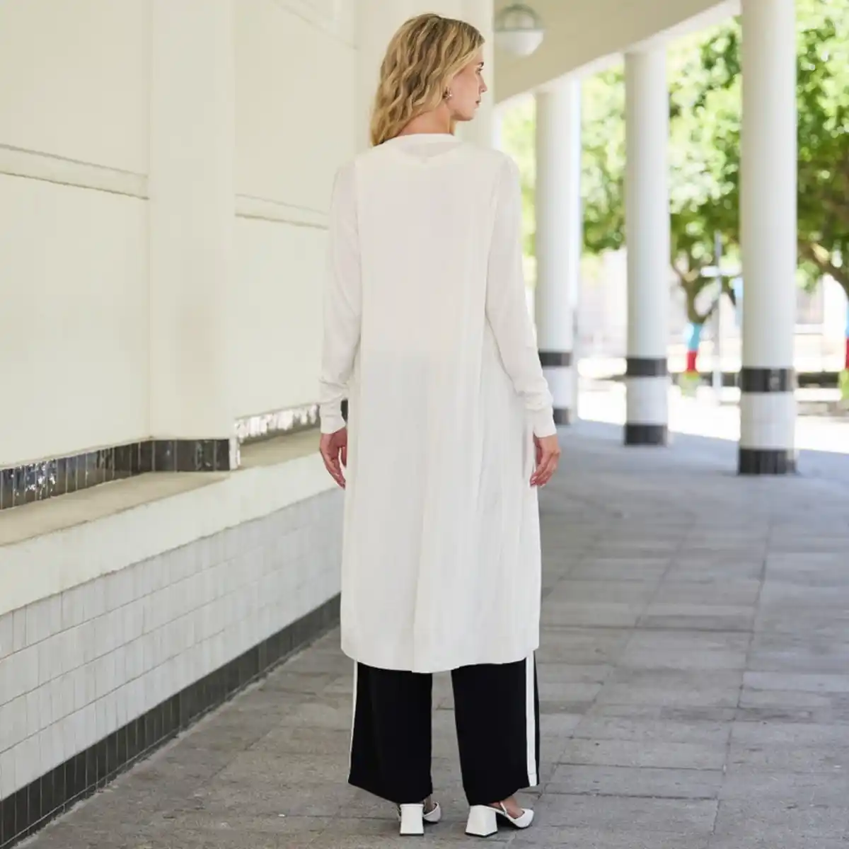 Bild 4 von Damen-Feinstrickjacke in langem Design