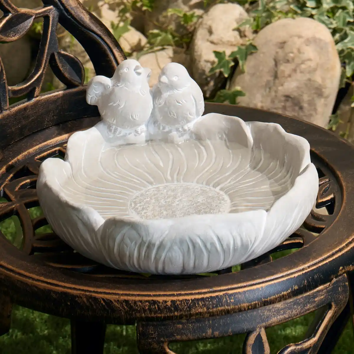 Bild 1 von Vogeltränke aus Zement, ca. 25x22,5x10cm