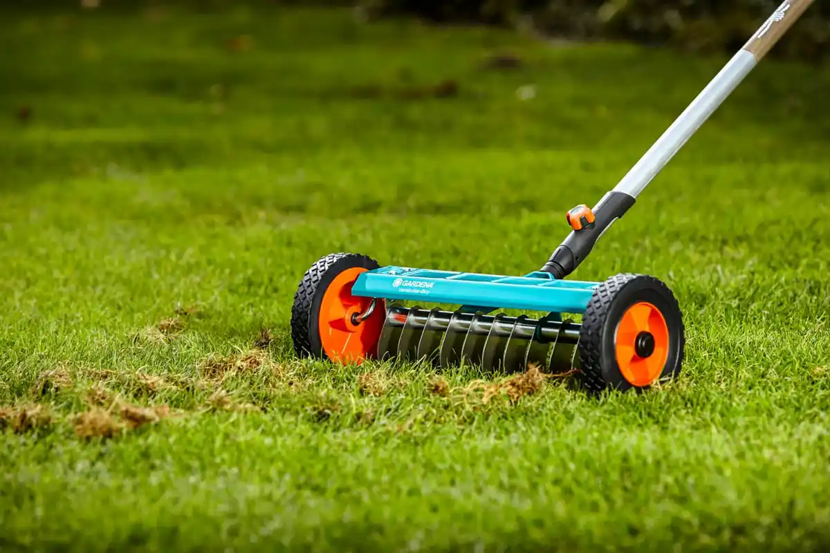 Bild 2 von GARDENA combisystem-Vertikutier-Boy