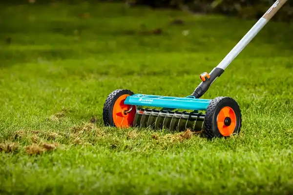 Bild 2 von GARDENA combisystem-Vertikutier-Boy