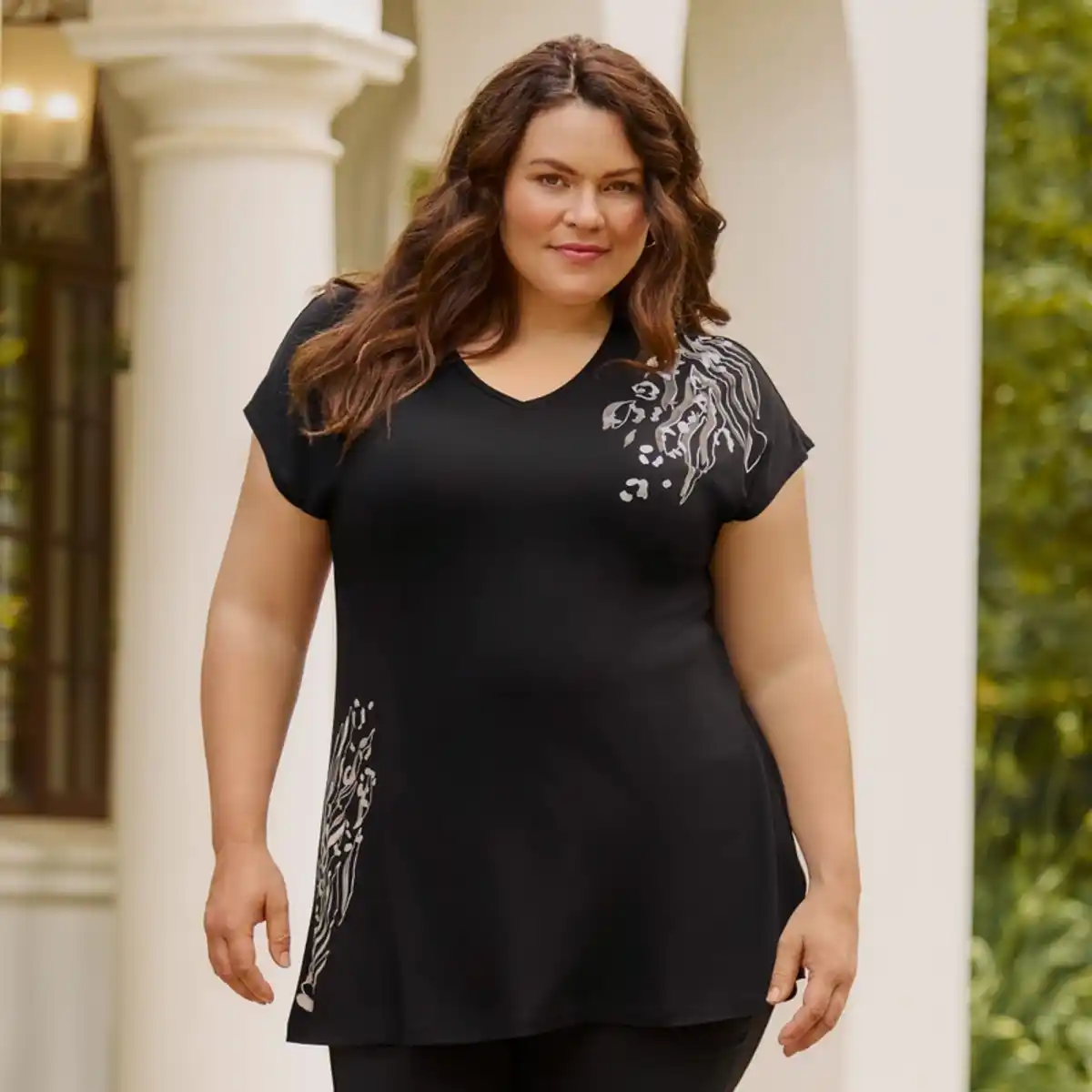 Bild 2 von Damen-T-Shirt mit V-Ausschnitt, große Größen