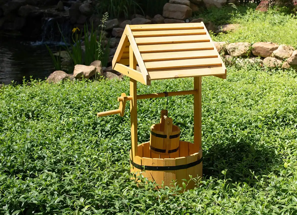 Bild 1 von Pflanzbrunnen aus Tannenholz 85cm