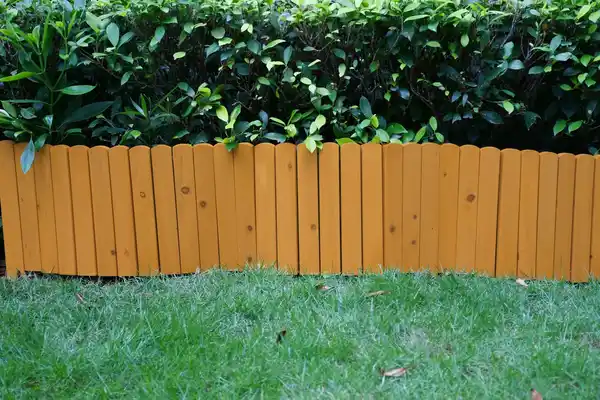 Bild 2 von Rollzaun aus Holz, ca. 203 x 40 / 60 x 1,7cm - Rosenholz