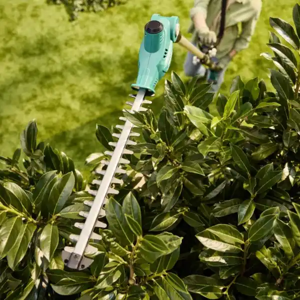 Bild 2 von FERREX 20-V-Akku-Teleskop-Heckenschere-Set