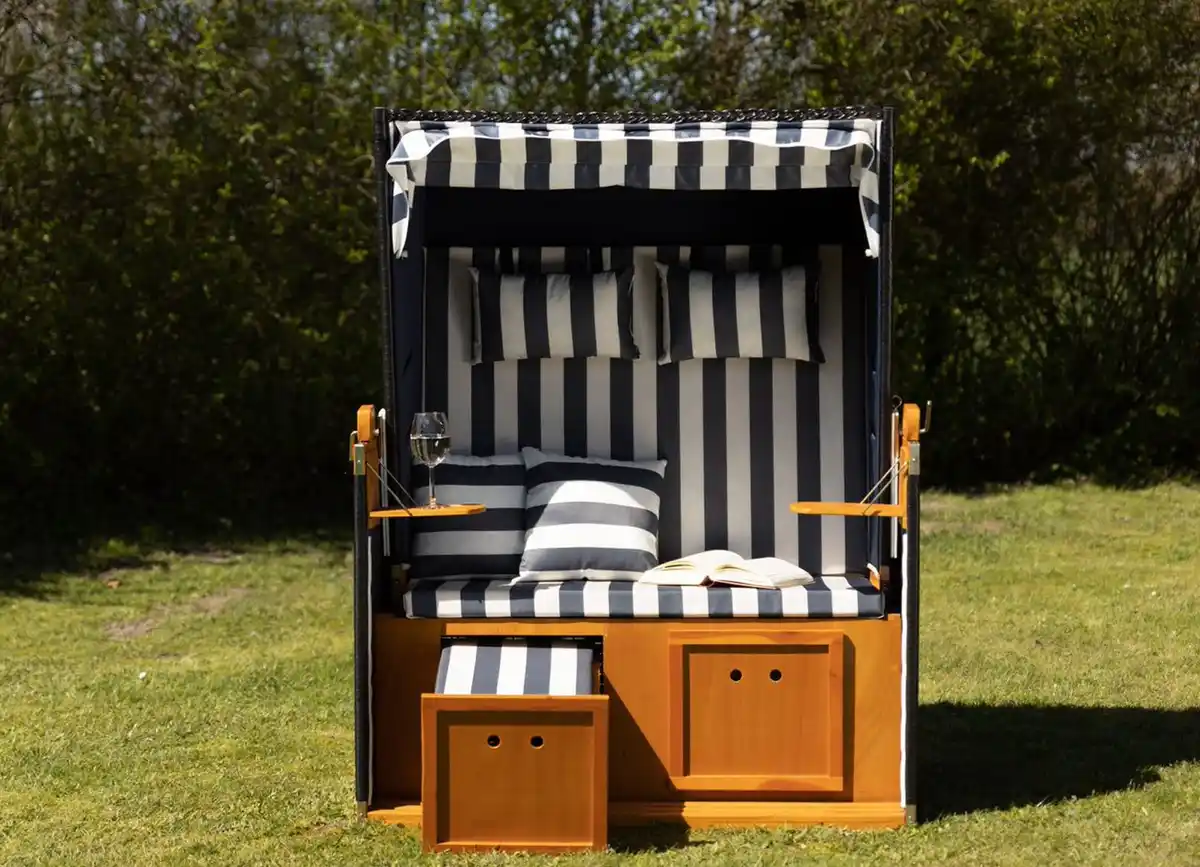 Bild 1 von Strandkorb Ostsee DeLuxe Blau/Weiß