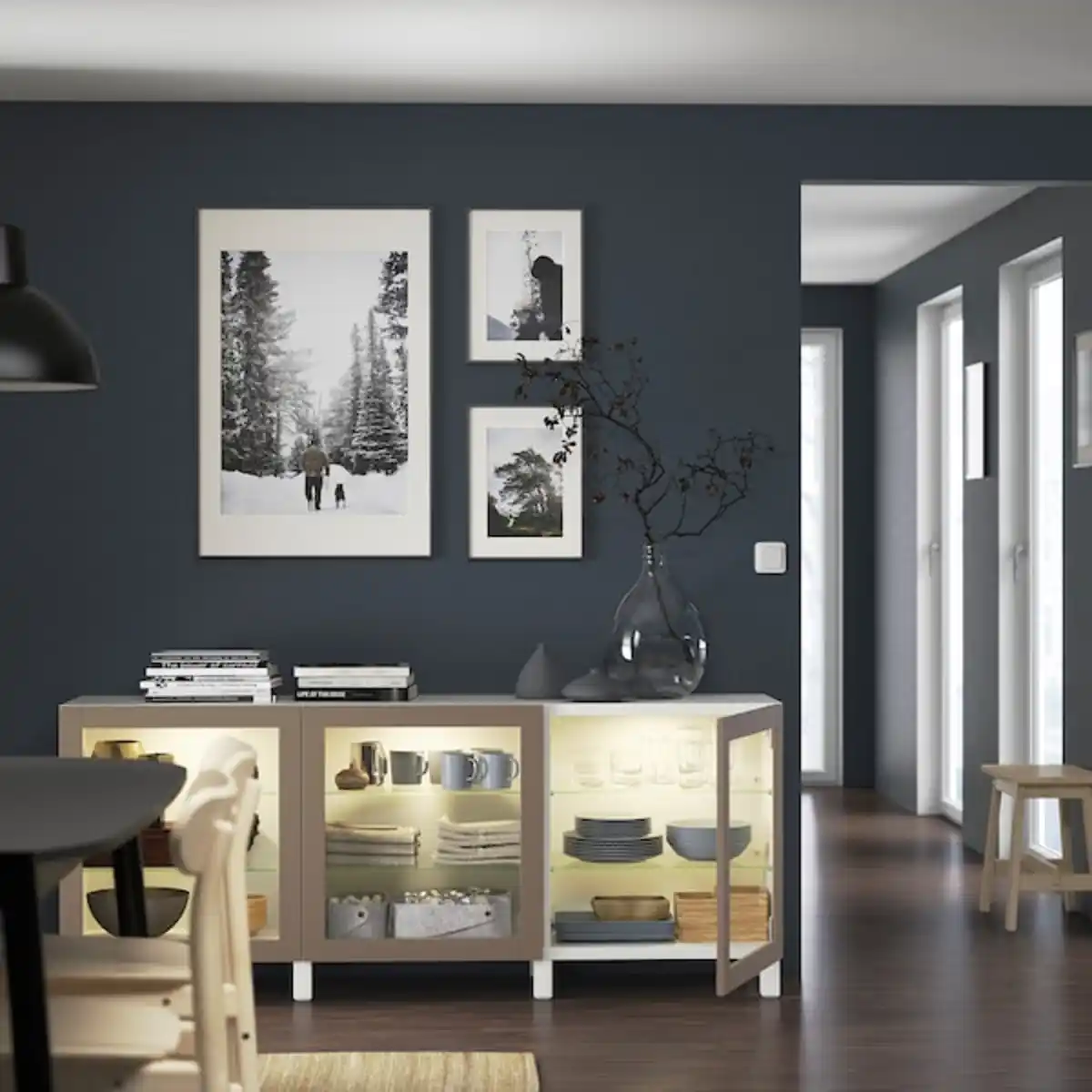 Bild 2 von BESTÅ Aufbewahrung mit Türen, weiß Sindvik/Stubbarp/hell graubraun Klarglas 180x42x74 cm