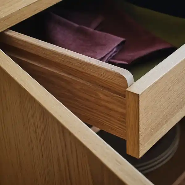 Bild 4 von STOCKHOLM 2025 Sideboard, Eichenfurnier 161x42x83 cm