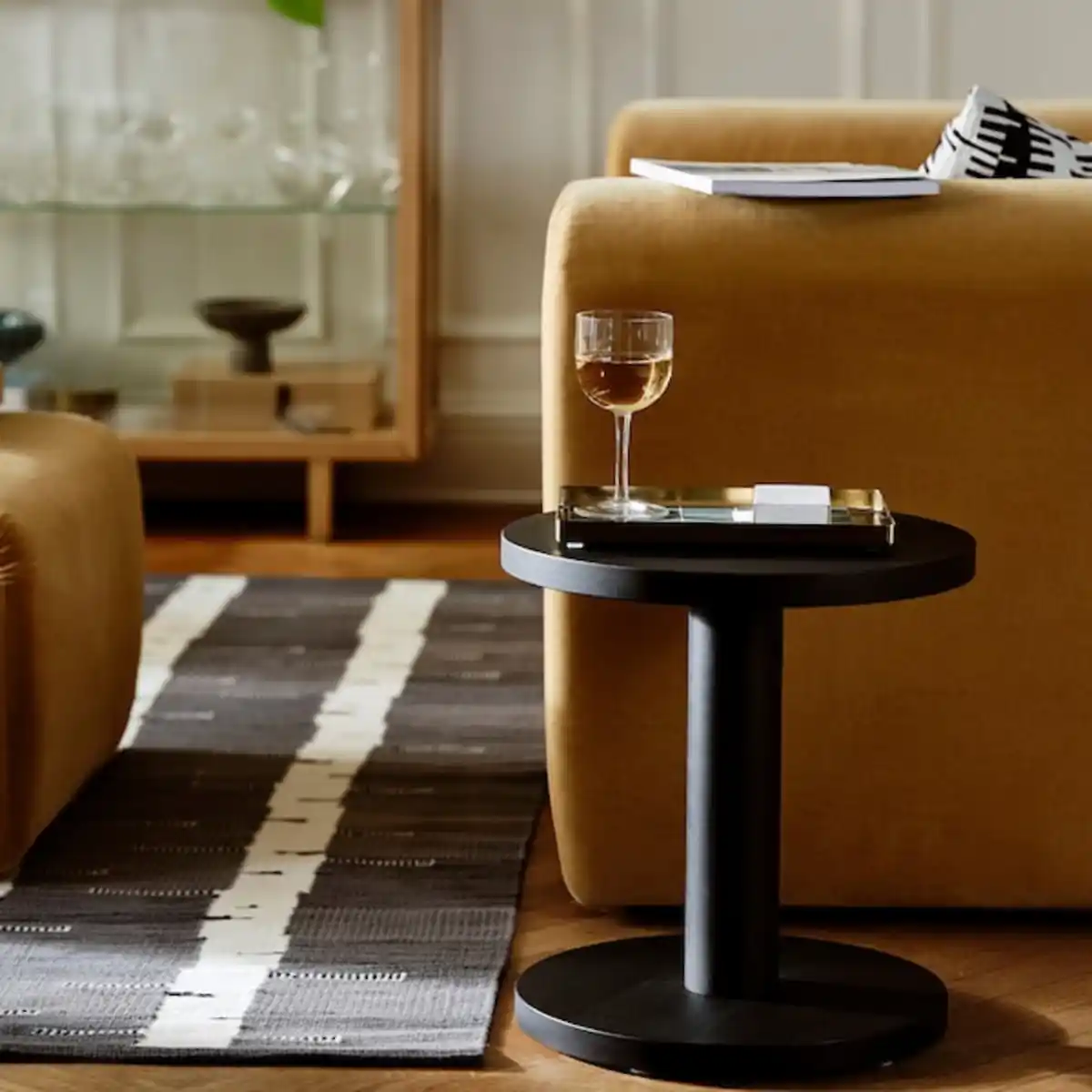 Bild 3 von STOCKHOLM 2025 Beistelltisch