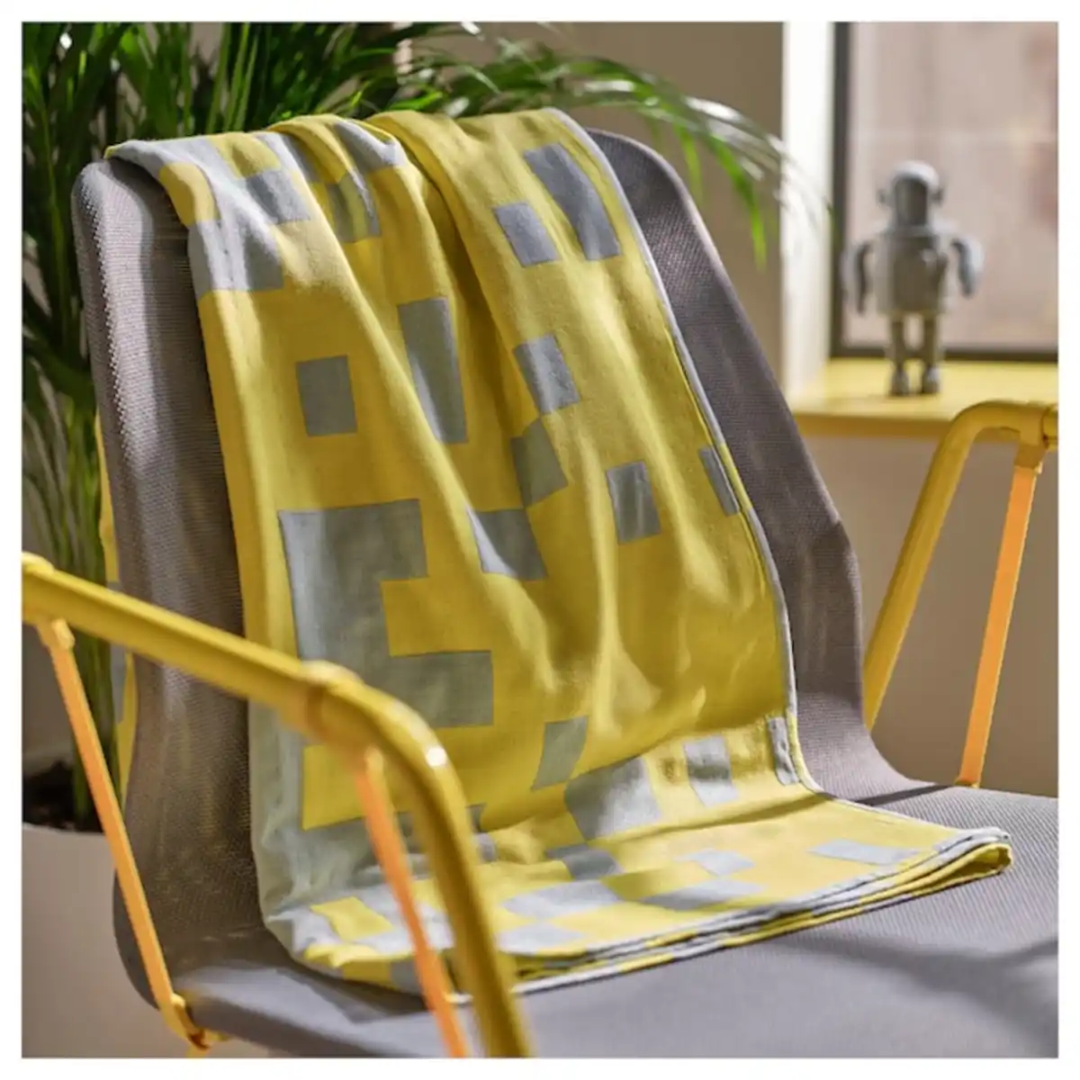 Bild 3 von BRÄNNBOLL Plaid, blassblau/leuchtend gelb 130x170 cm