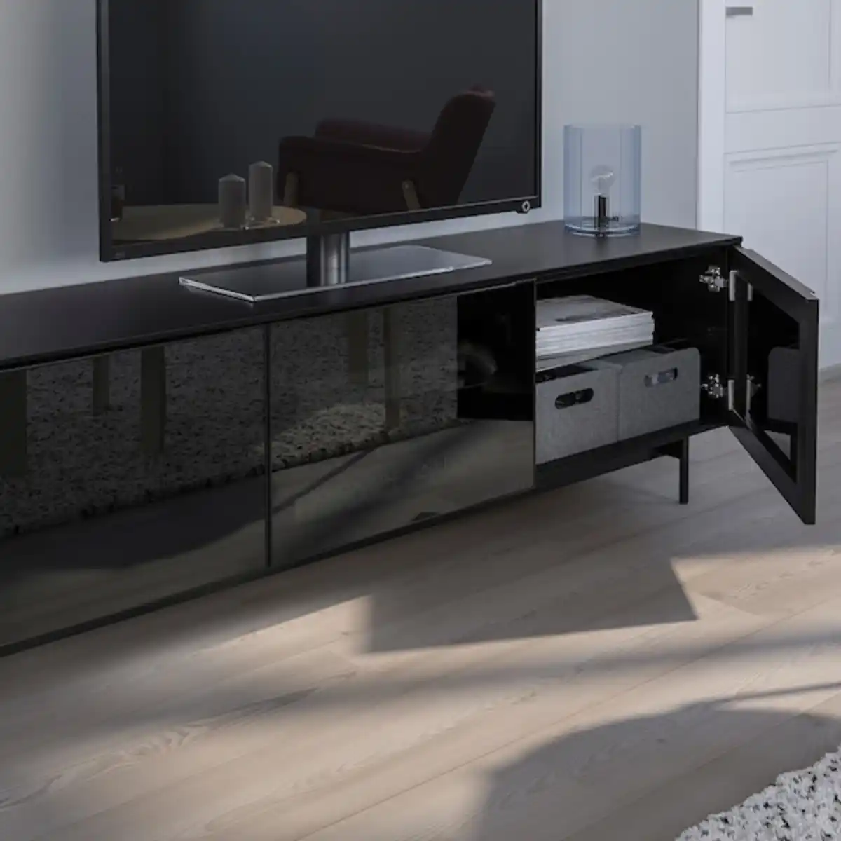 Bild 2 von RANNÄS TV-Bank mit Türen, schwarz/schwarz Glas 178x42 cm