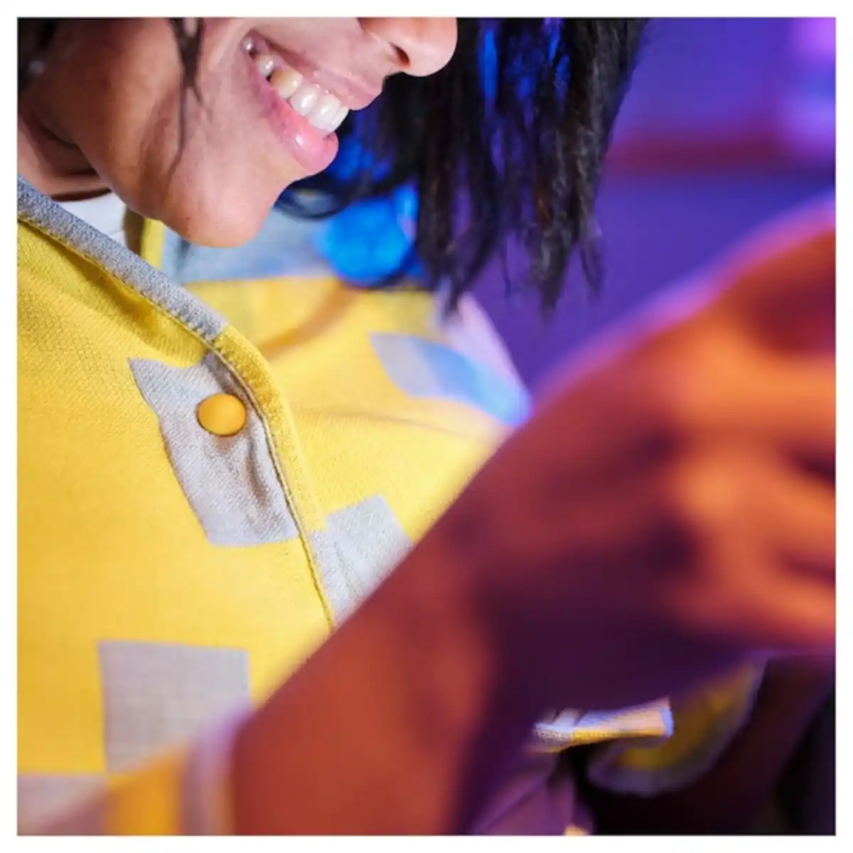 Bild 4 von BRÄNNBOLL Plaid, blassblau/leuchtend gelb 130x170 cm