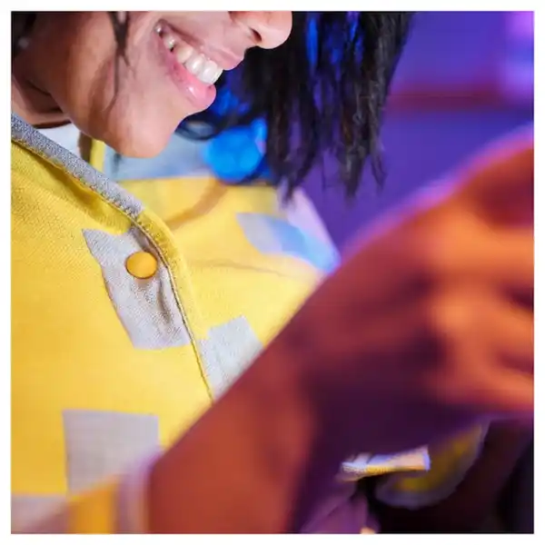 Bild 4 von BRÄNNBOLL Plaid, blassblau/leuchtend gelb 130x170 cm