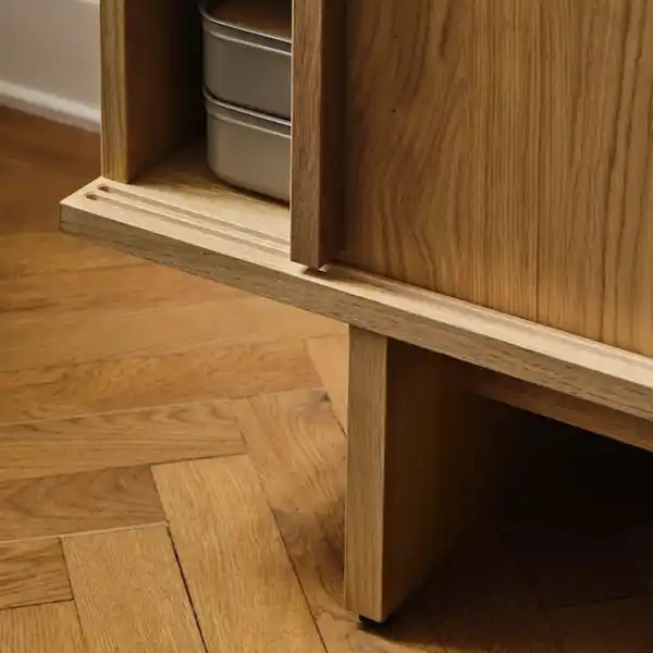 Bild 4 von STOCKHOLM 2025 TV-Bank+Schiebetüren, Eichenfurnier 179x42x56 cm