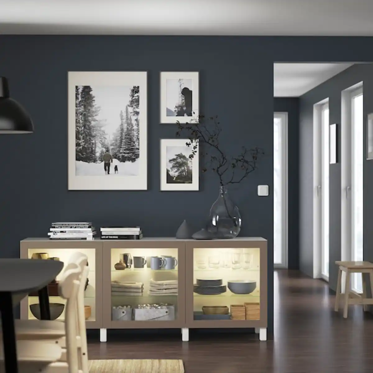 Bild 3 von BESTÅ Aufbewahrung mit Türen, weiß Sindvik/Stubbarp/hell graubraun Klarglas 180x42x74 cm