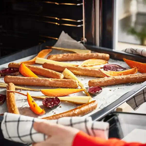 Bild 3 von REFRÄNG Würstchen auf pflanzlicher Basis, gefroren 488 g