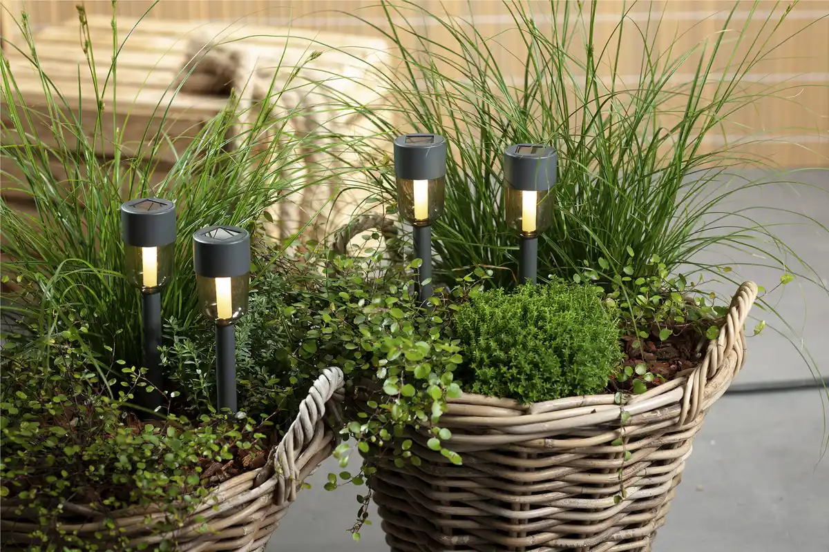 Bild 2 von IDEENWELT 4er Set Solar-Gartenleuchten