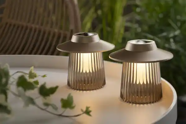 Bild 3 von IDEENWELT Solar-Leuchten mit Schirm, 2er-Set