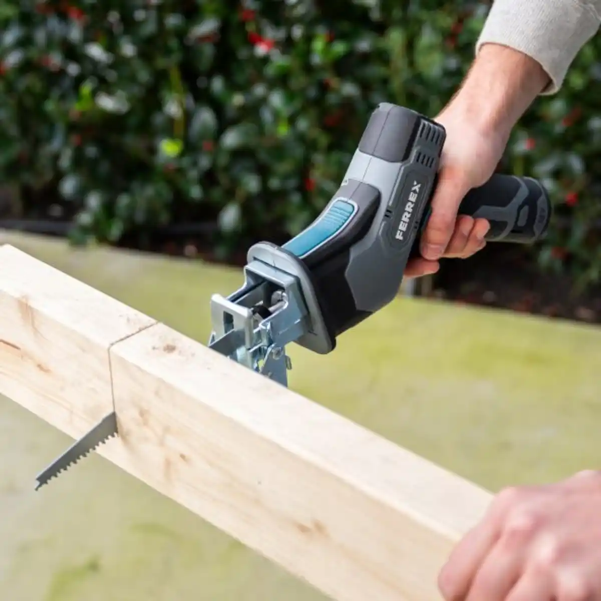Bild 2 von FERREX 12-V-Akku-Säbelsäge