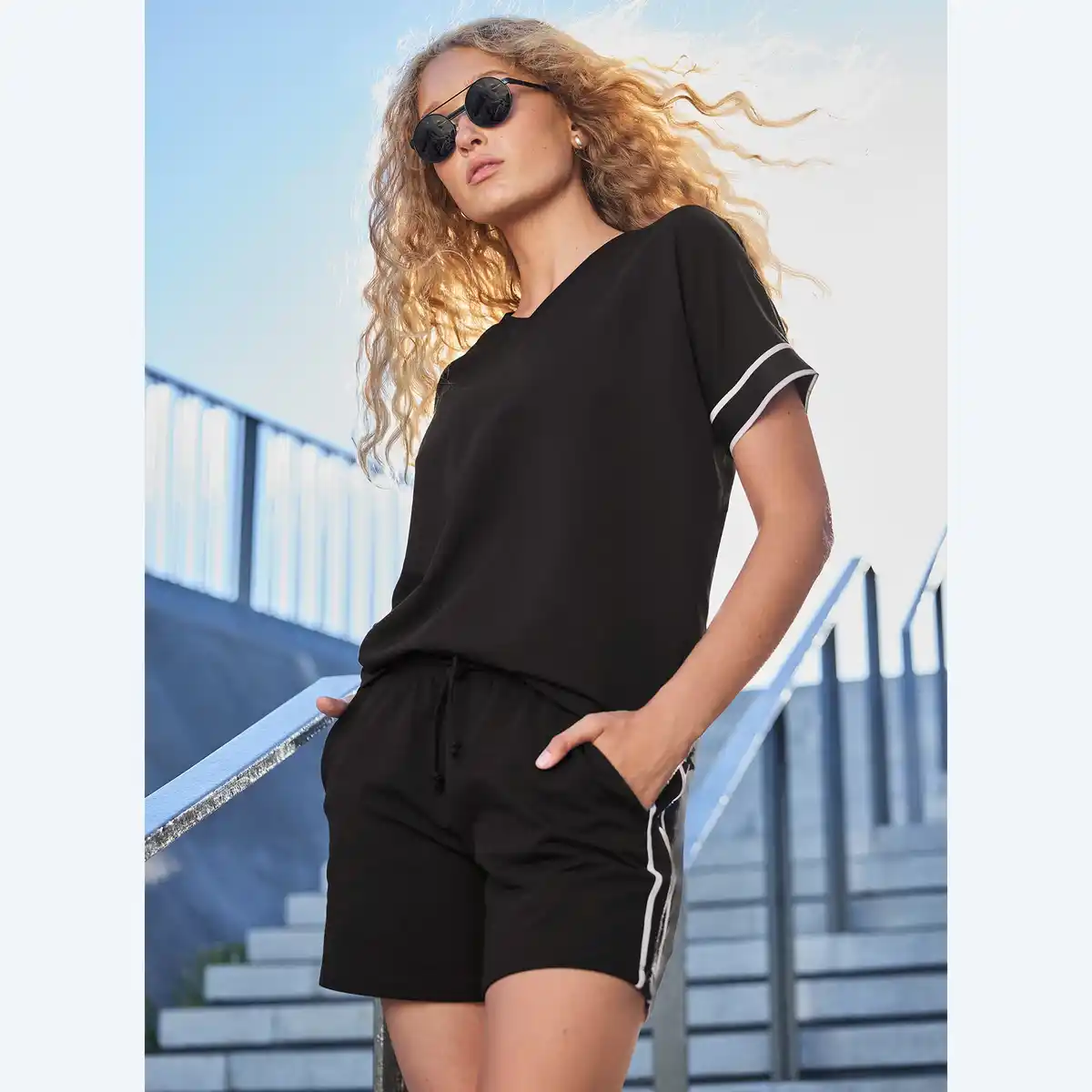 Bild 1 von Damen-Shorts mit Racer-Streifen