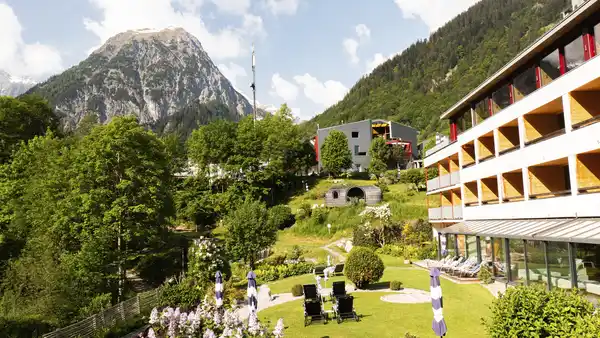 Bild 1 von Österreich – Vorarlberg – Brand bei Bludenz – 4* Hotel Walliserhof