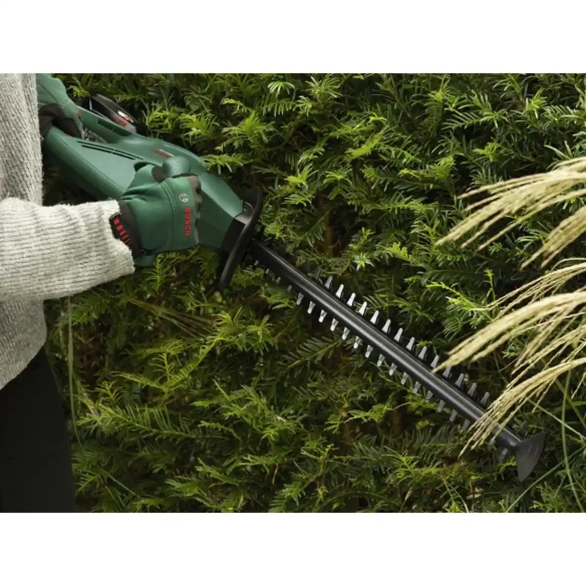 Bild 2 von Akku-Heckenschere »EasyHedgeCut 18-45«, inkl. 2,0Ah Akku und Ladegerät