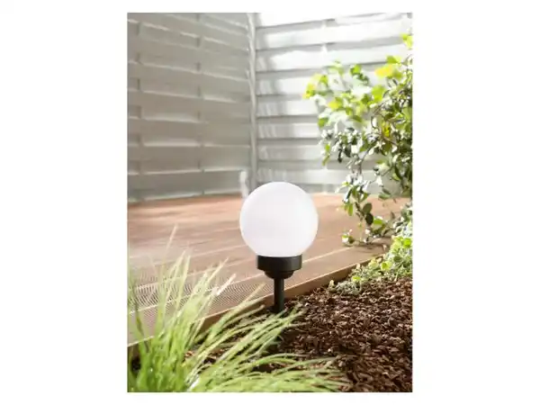 Bild 2 von LIVARNO home LED-Solar-Kugellampe, Ø 15 cm, mit Erdspieß