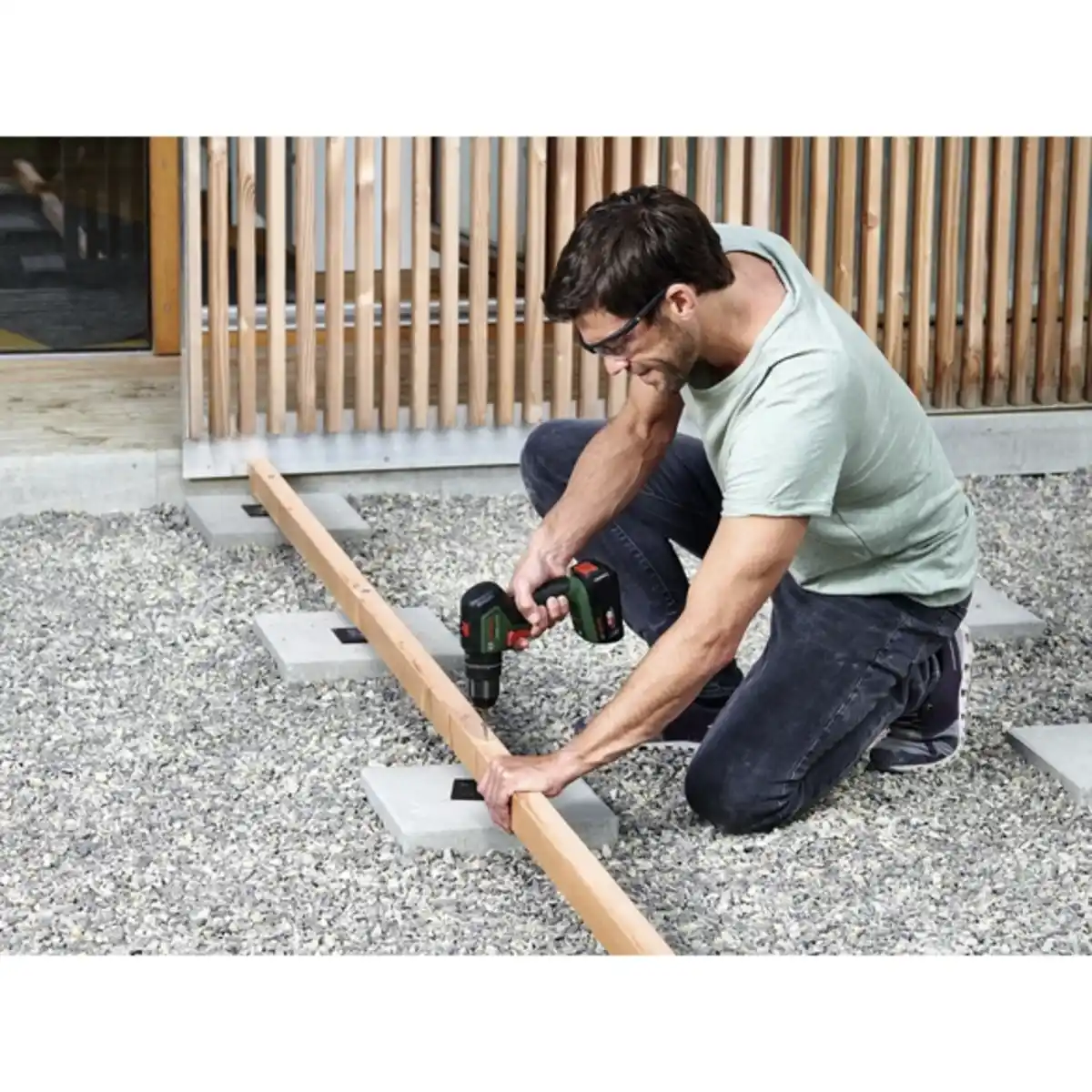 Bild 3 von Akku-Bohrschrauber »UniversalImpact«, 18V, inkl. 1,5Ah Akku, Ladegerät und 46-tlg. Zubehör-Set