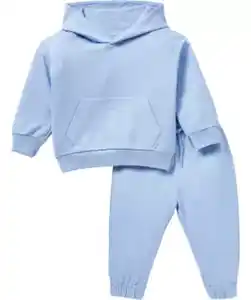 Hellblauer Jogginganzug, hellblau