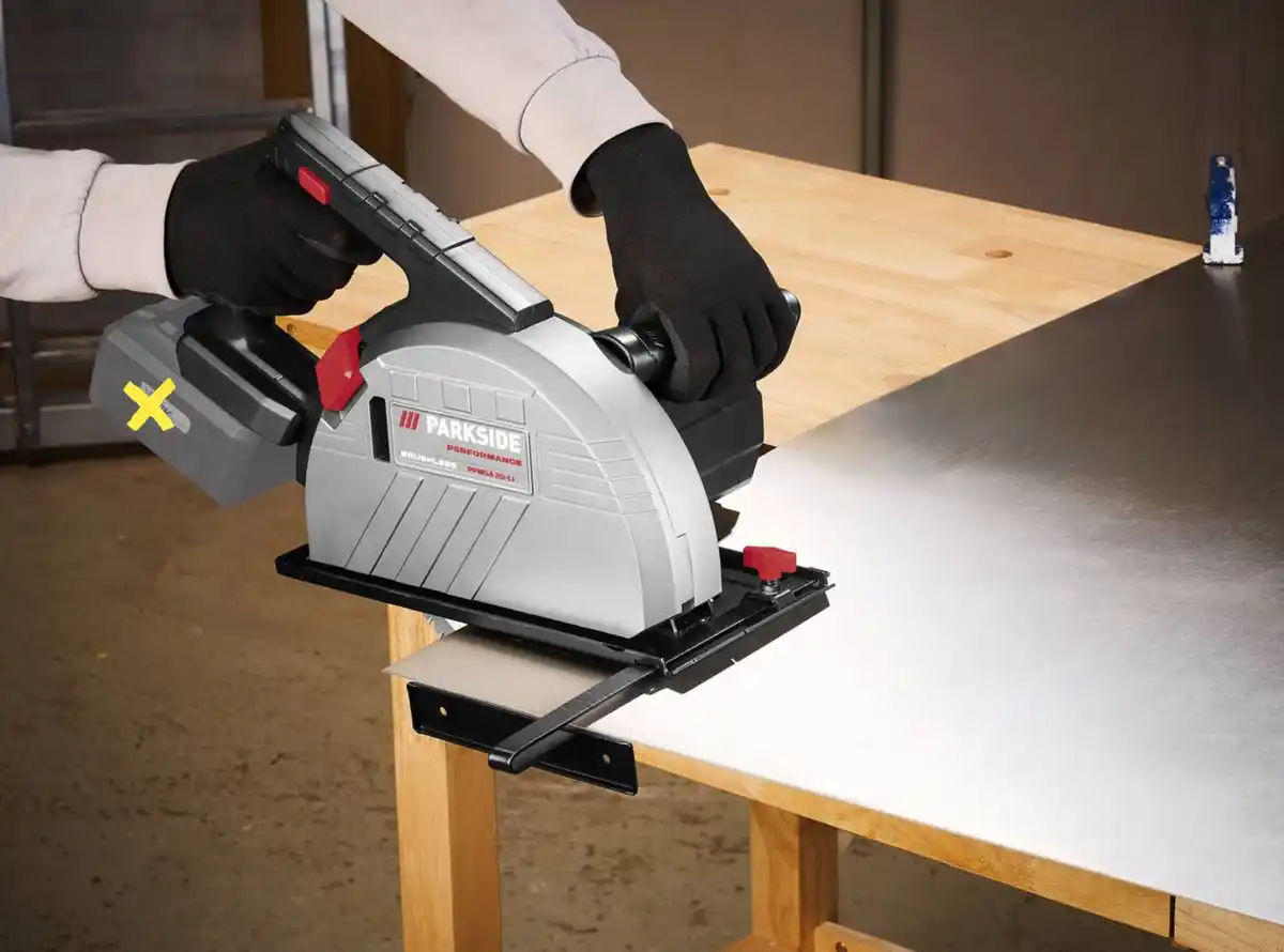 Bild 3 von PARKSIDE® PERFORMANCE Akku-Metallhandkreissäge 20 V »PPMSA 20-Li A1«