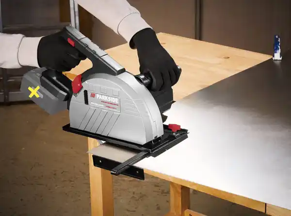 Bild 3 von PARKSIDE® PERFORMANCE Akku-Metallhandkreissäge 20 V »PPMSA 20-Li A1«