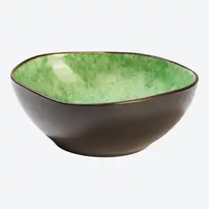 Poke Bowl aus Steinzeug mit unregelmäßiger Form