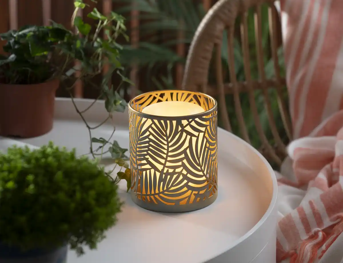 Bild 4 von IDEENWELT Solar LED-Windlicht Palmenwedeldesign