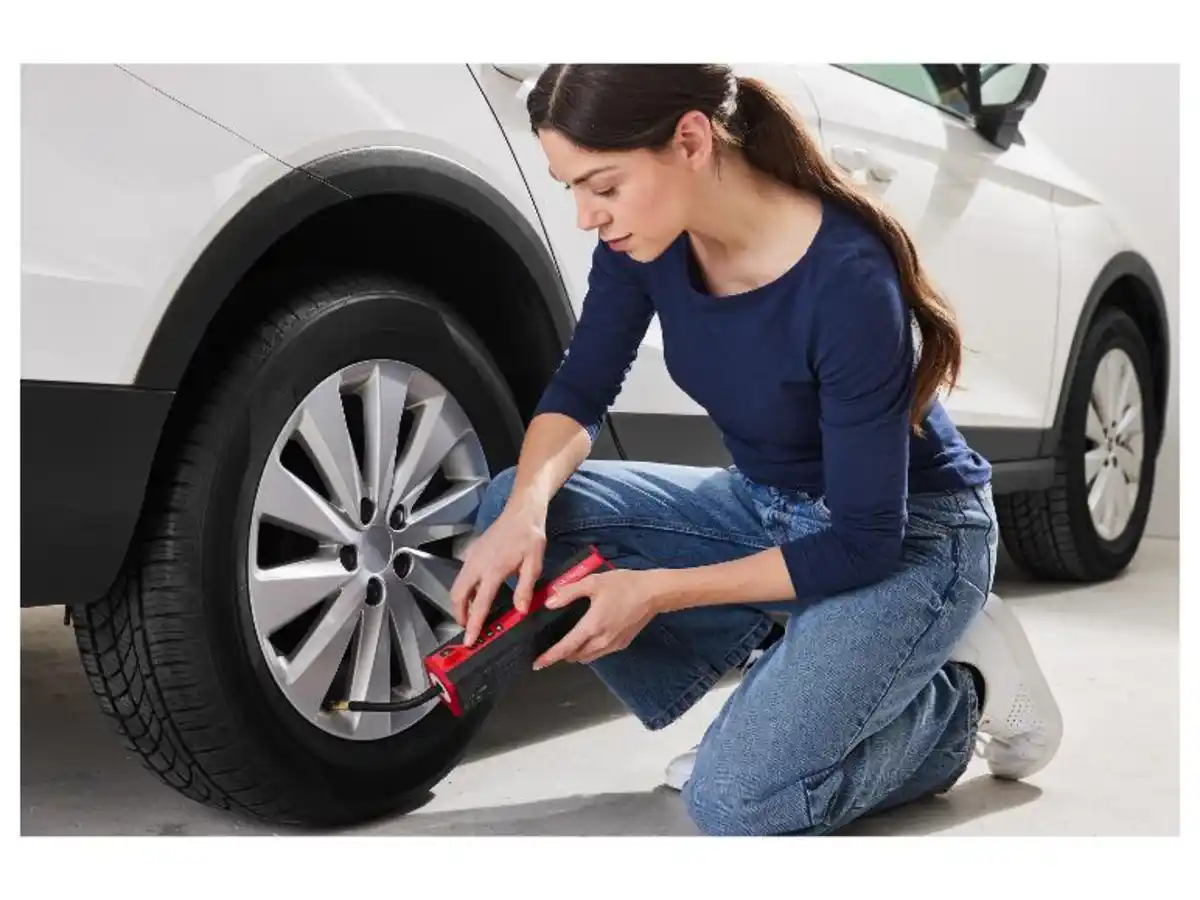 Bild 2 von ULTIMATE SPEED® Tragbarer Akku-Kompressor »USKT 60 C4«, mit integrierter LED-Taschenlampe