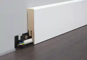 Kronoflooring Fußleiste 260 cm 70 x 17 mm Uni weiß gefast