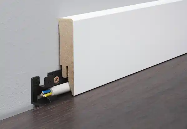 Bild 1 von Kronoflooring Fußleiste 260 cm 70 x 17 mm Uni weiß gefast