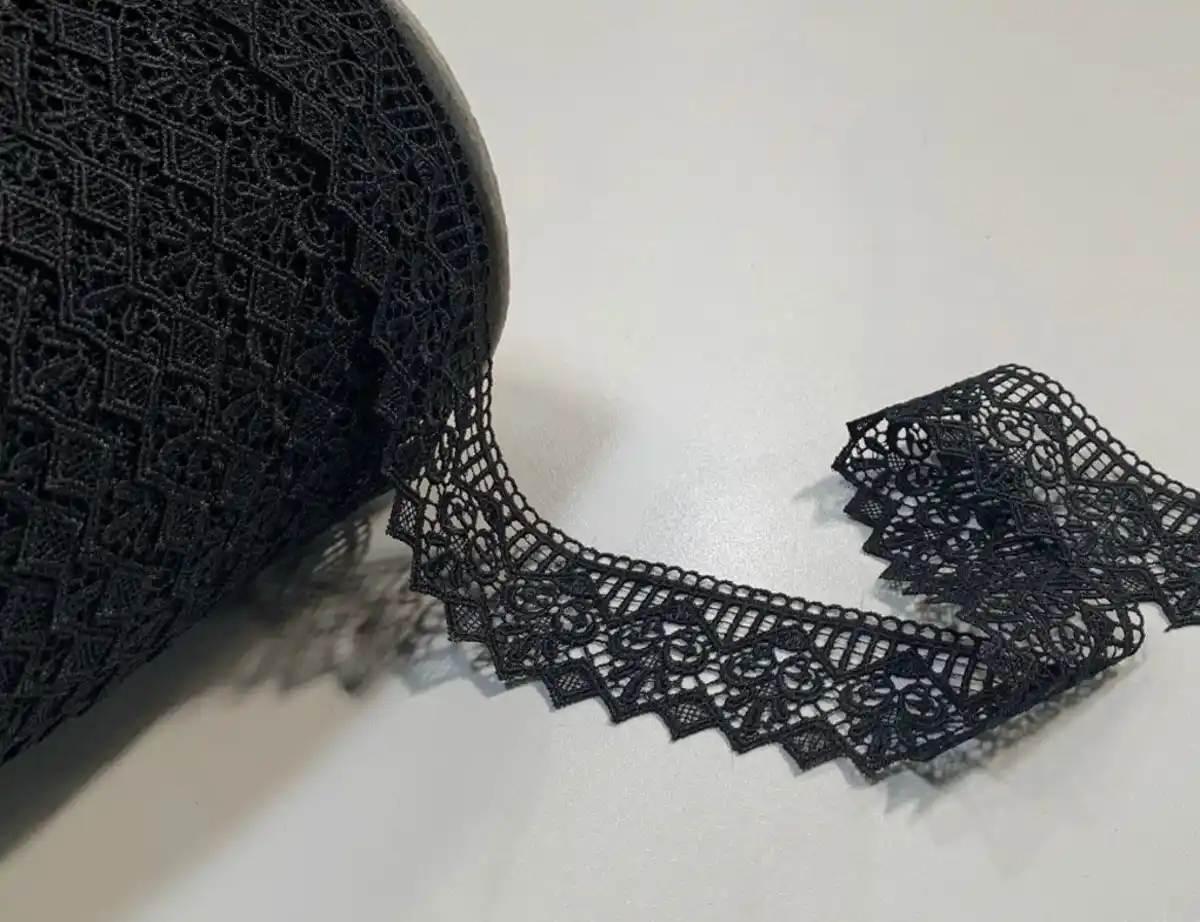 Bild 1 von Spitze Schwarz