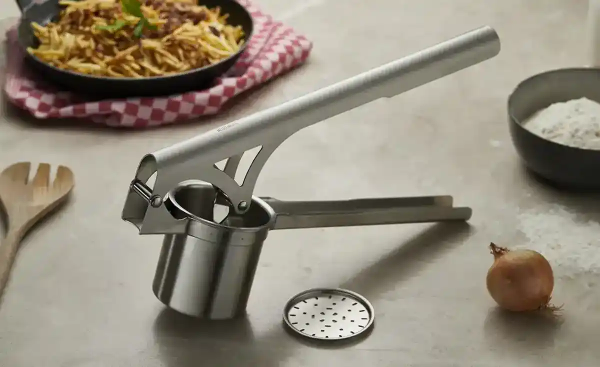 Bild 3 von Meisterkoch Kartoffel- und Spätzlepresse  OPTIMUS ¦ silber ¦ Edelstahl ¦ Maße (cm): B: 15 H: 8 Küchenzubehör & Helfer > Küchenhelfer - Möbel Kraft